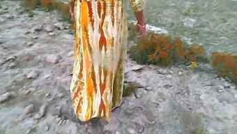 Desi Housewife And Husband Filmed Outdoors In Rural India