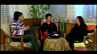 Ciuman Dan Main Payudara Dalam Video Amatur Turki