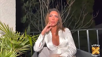 Vittoria, Wanita Berusia 38 Tahun Yang Memancarkan Sensualiti Dan Gairah!